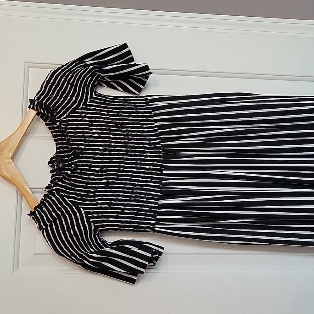 Off the shoulder, stretchy top and flowy bottom.  Super cute and comfy!